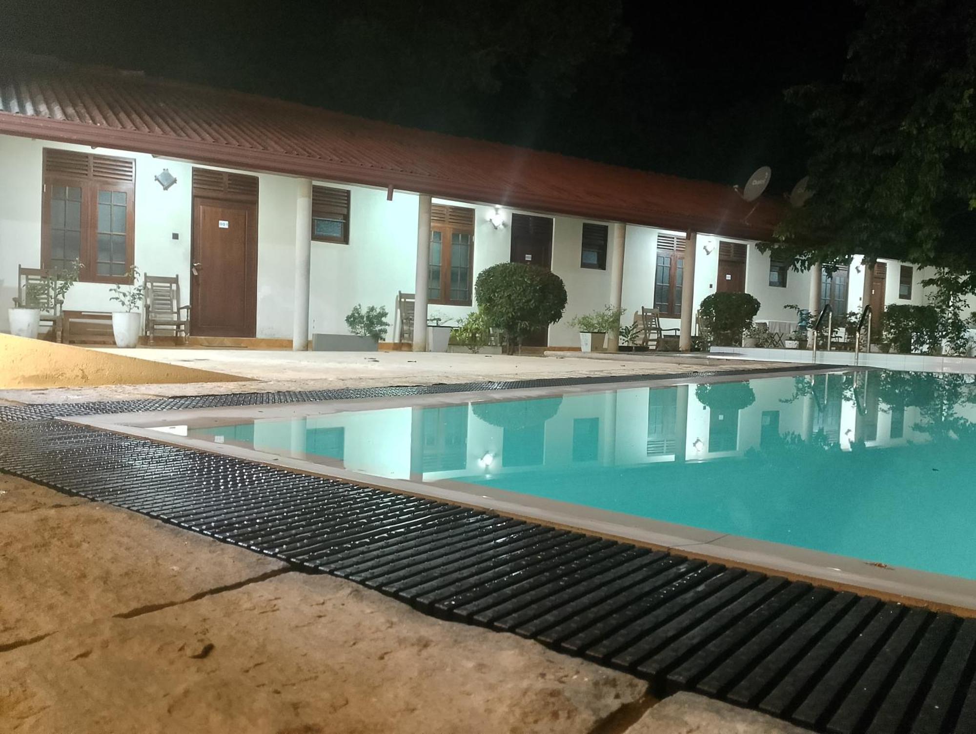 Malindu Yala Gate Hotel Tissamaharama Exterior foto